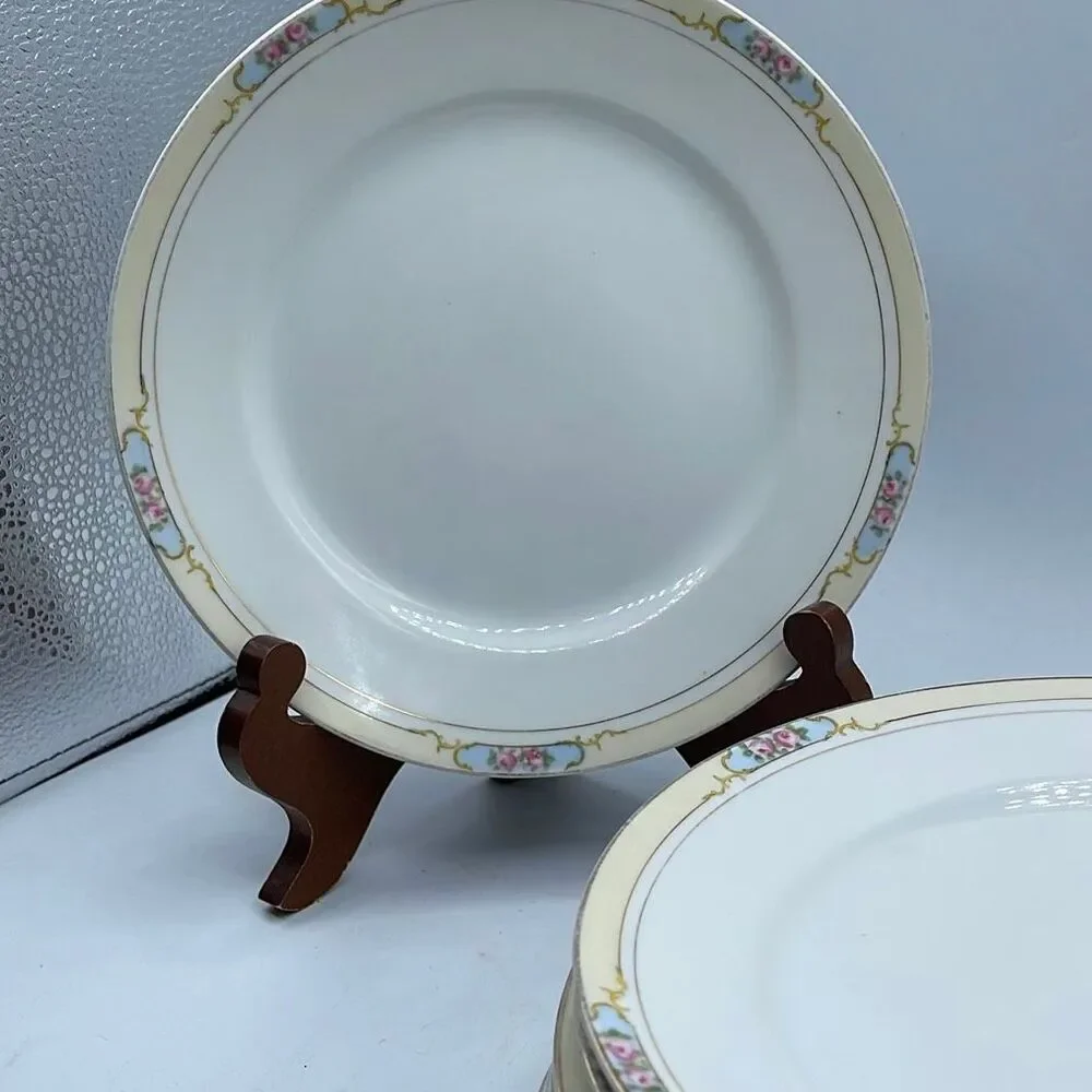 Vintage Noritake “ The Celtic” lot of 8 dinner plates.